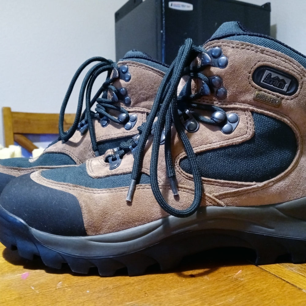 REI Gore-Tex women's 9